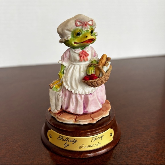 Little Nook Village Felicity Frog Victorian Frog Figurine By Leonardo - Picture 1 of 7